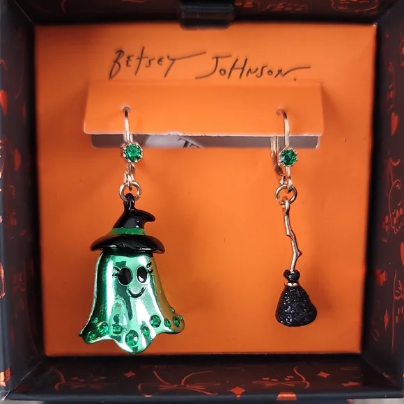 Betsey Johnson Emerald Ghost Earrings with Black Hat - Picture 7 of 8